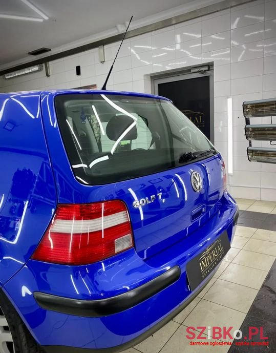 2002' Volkswagen Golf photo #3