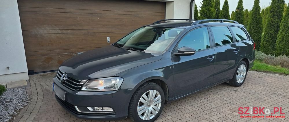 2011' Volkswagen Passat photo #4