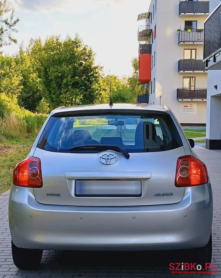 2009' Toyota Auris photo #2