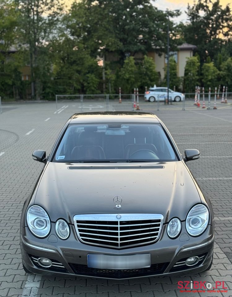 2008' Mercedes-Benz E-Class photo #3