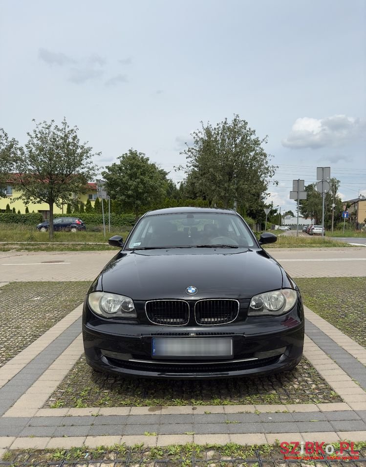 2008' BMW 1 Series 116I photo #3