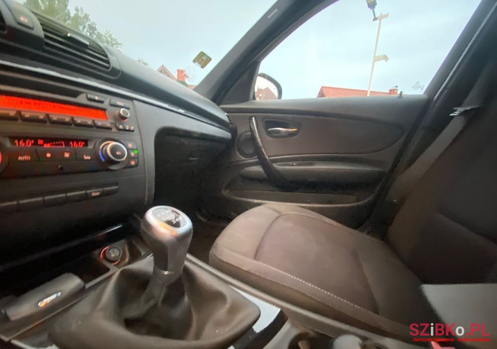 2010' BMW 1 Series 120D photo #6