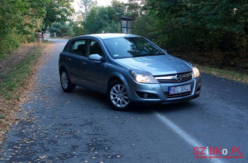 2008' Opel Astra photo #1