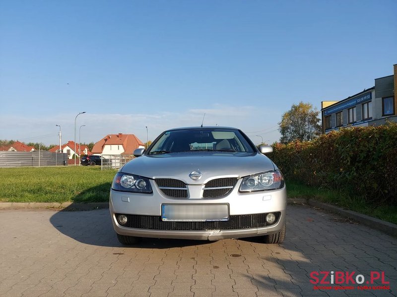 2005' Nissan Almera photo #2