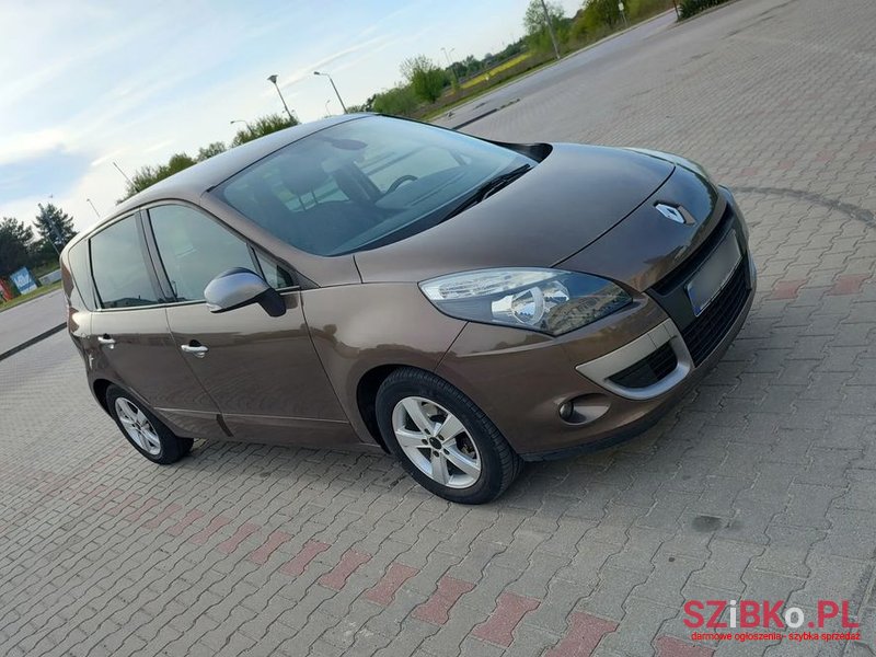 2010' Renault Scenic photo #5