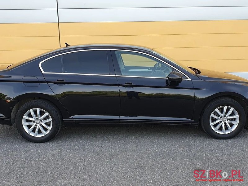 2016' Volkswagen Passat photo #6