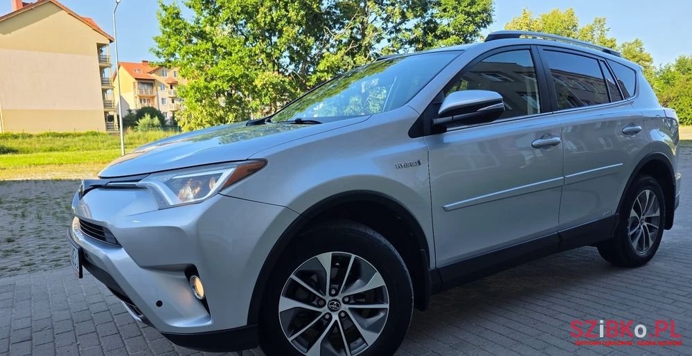 2016' Toyota RAV4 photo #2