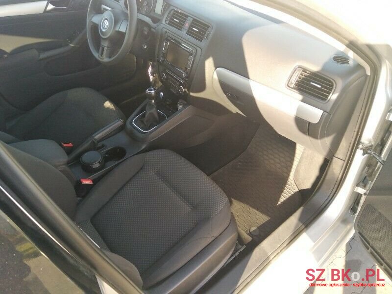 2011' Volkswagen Jetta photo #6