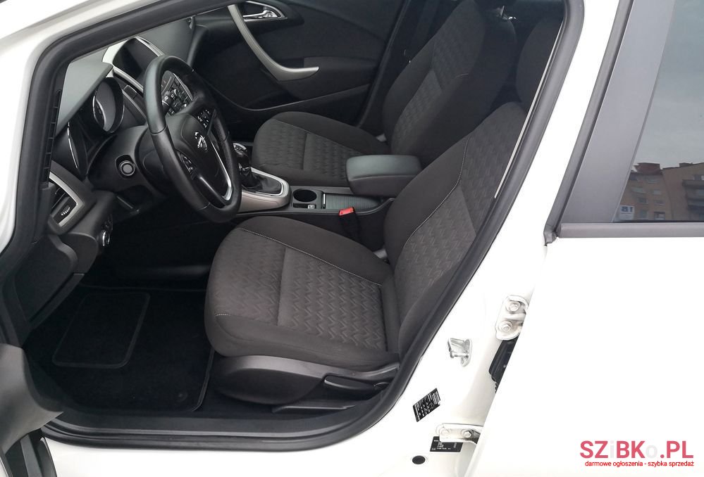 2014' Opel Astra photo #5