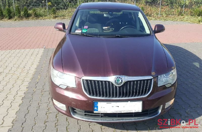 2011' Skoda Superb photo #4