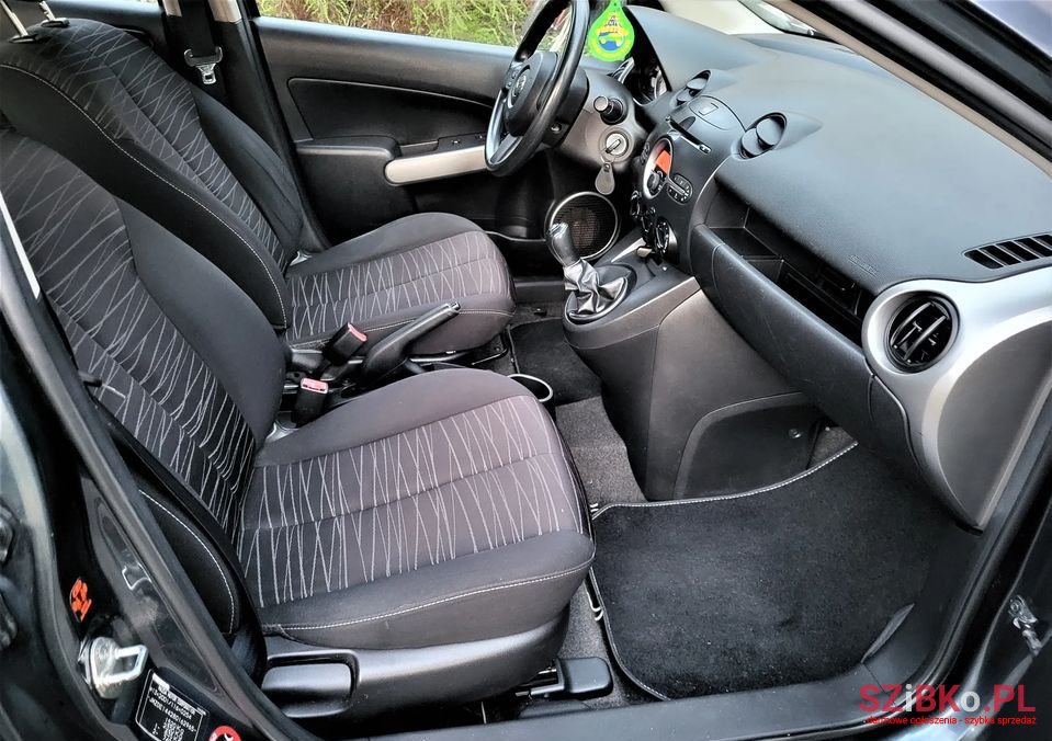 2008' Mazda 2 photo #6