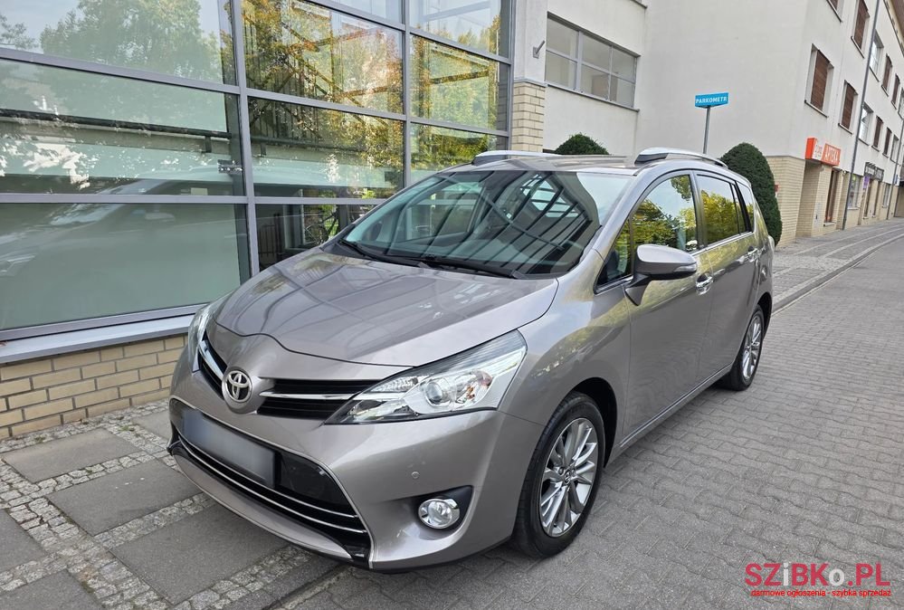 2015' Toyota Verso photo #3