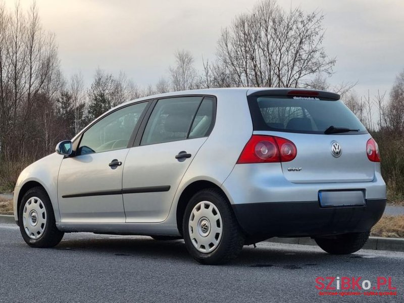 2004' Volkswagen Golf photo #2