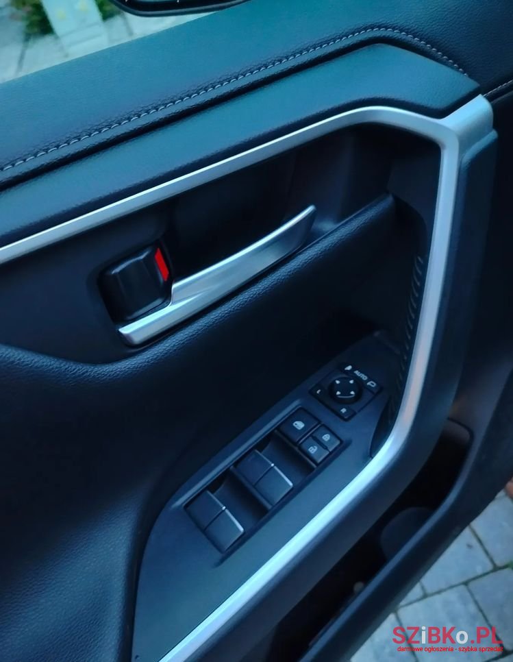 2019' Toyota RAV4 photo #3