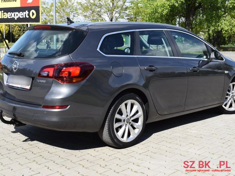2011' Opel Astra 1.6 Turbo Cosmo photo #4