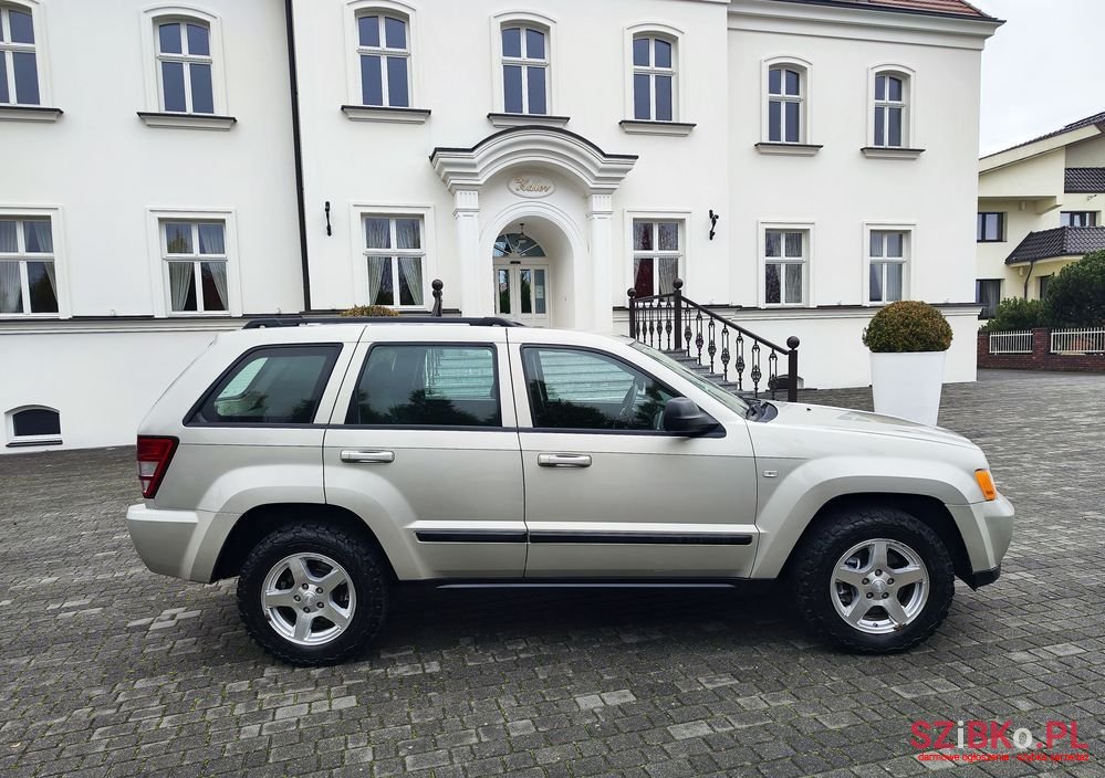 2009' Jeep Grand Cherokee photo #4