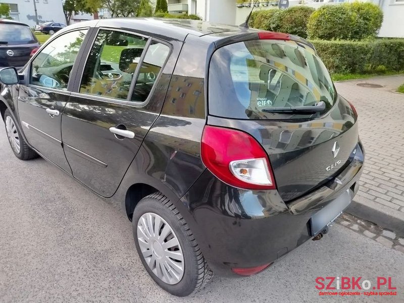 2011' Renault Clio photo #5