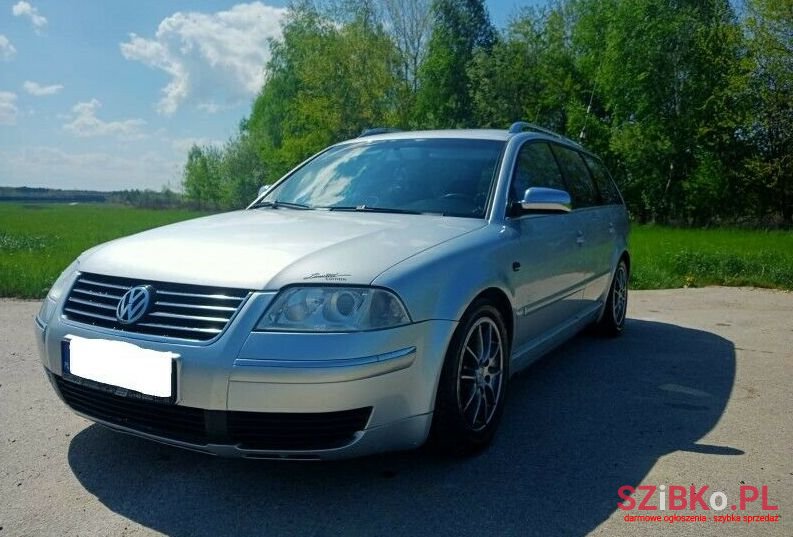 2002' Volkswagen Passat photo #1