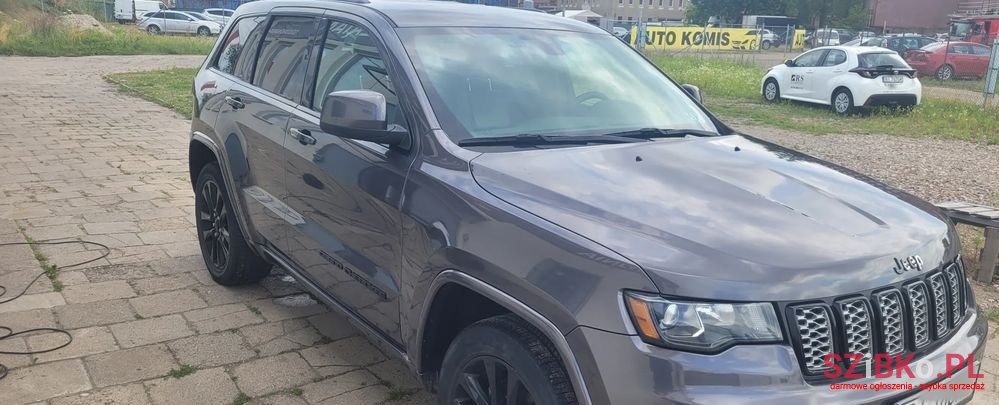 2018' Jeep Grand Cherokee photo #1