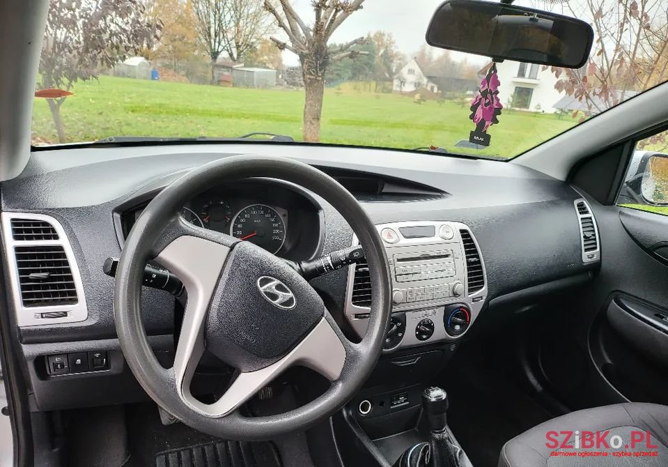 2011' Hyundai i20 photo #3