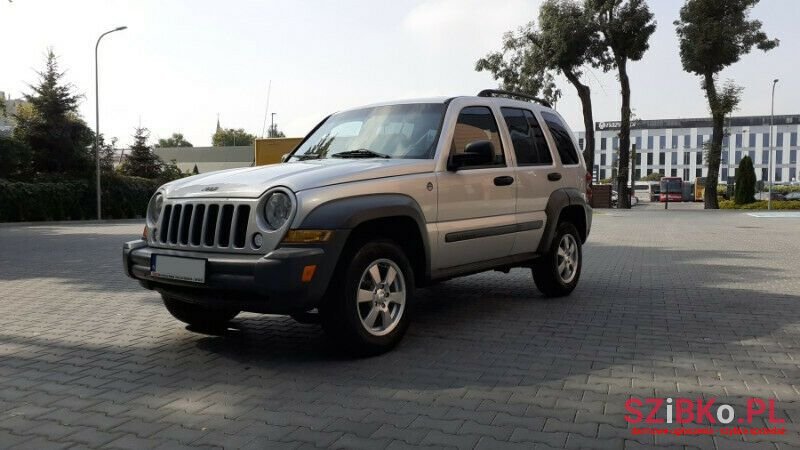 2005' Jeep Cherokee photo #3