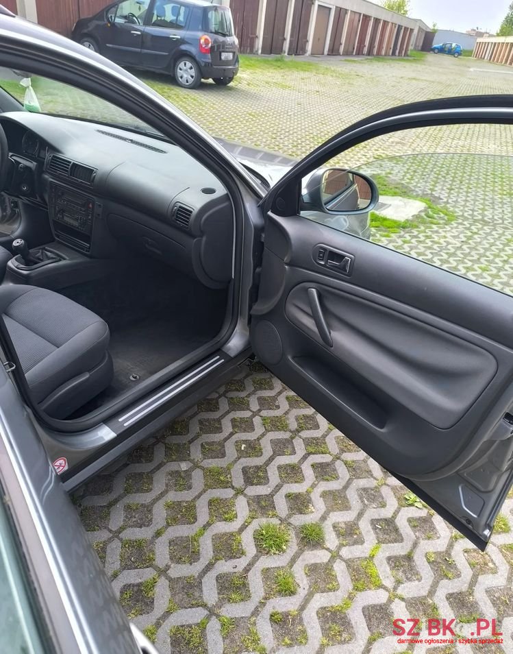 2005' Volkswagen Passat photo #4