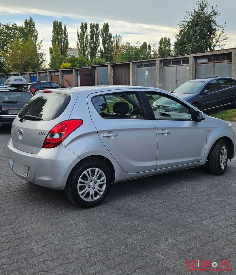 2009' Hyundai i20 1.25 Comfort photo #2