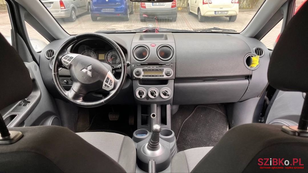 2009' Mitsubishi Colt photo #5