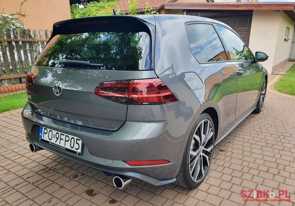 2018' Volkswagen Golf photo #6