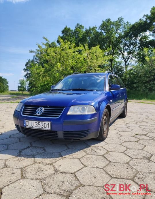 2001' Volkswagen Passat photo #1