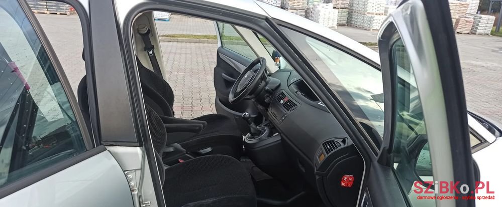 2007' Citroen C4 Grand Picasso photo #6
