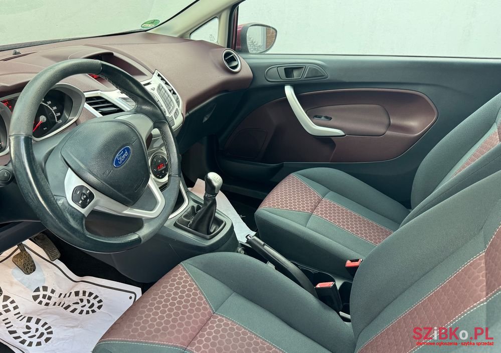 2011' Ford Fiesta 1.6 Titanium photo #5