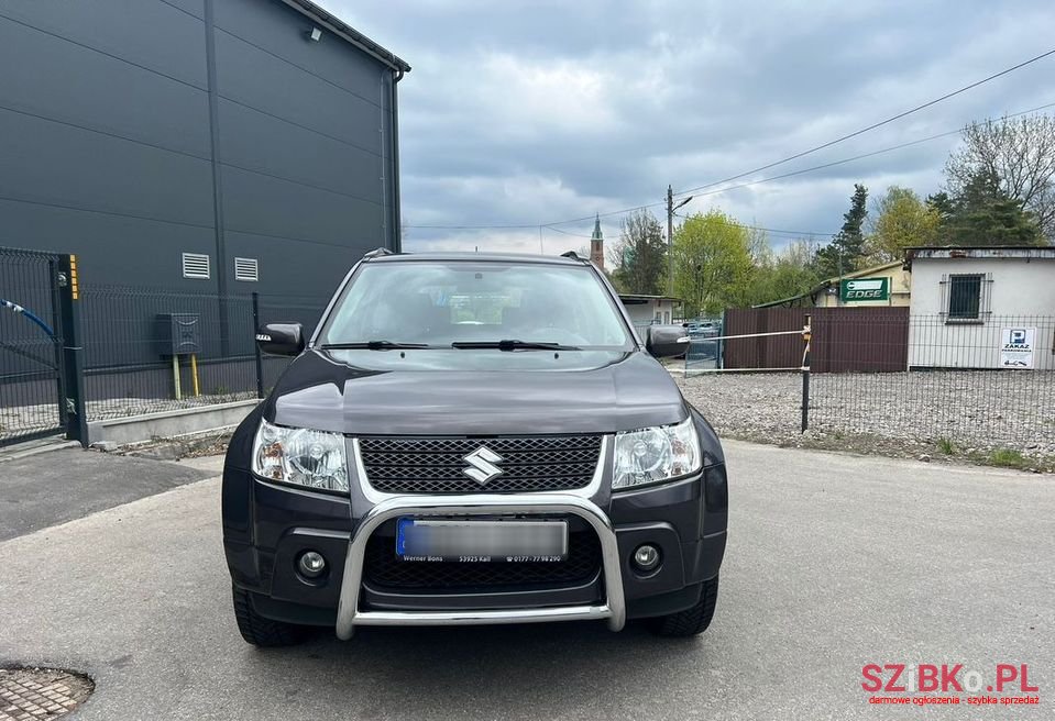 2010' Suzuki Grand Vitara photo #4