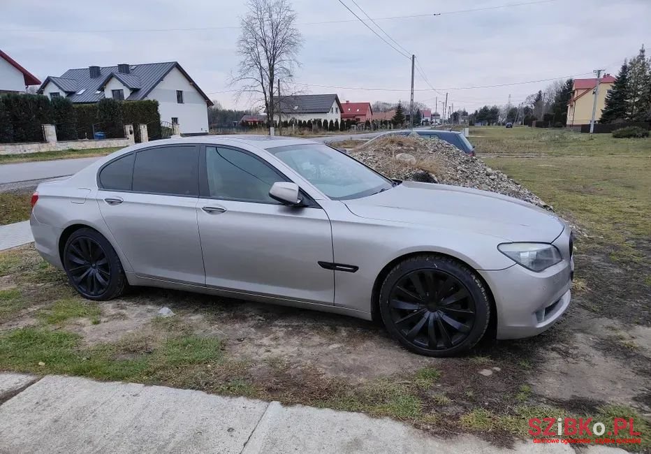 2008' BMW 7 Series 730D photo #1