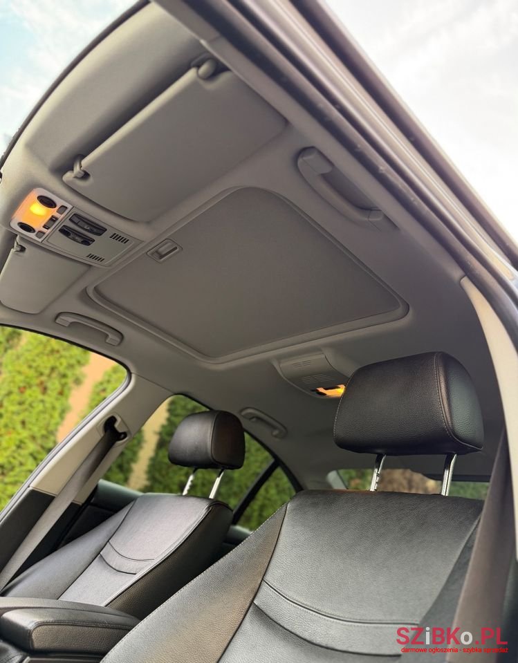 2011' BMW 3 Series photo #5