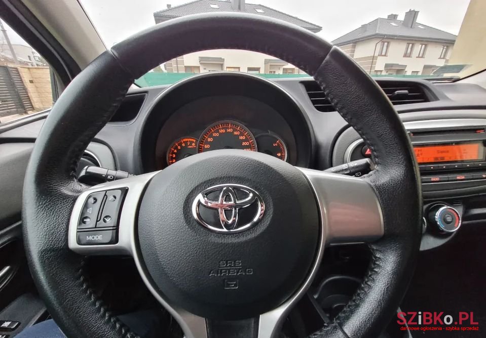 2014' Toyota Yaris photo #5