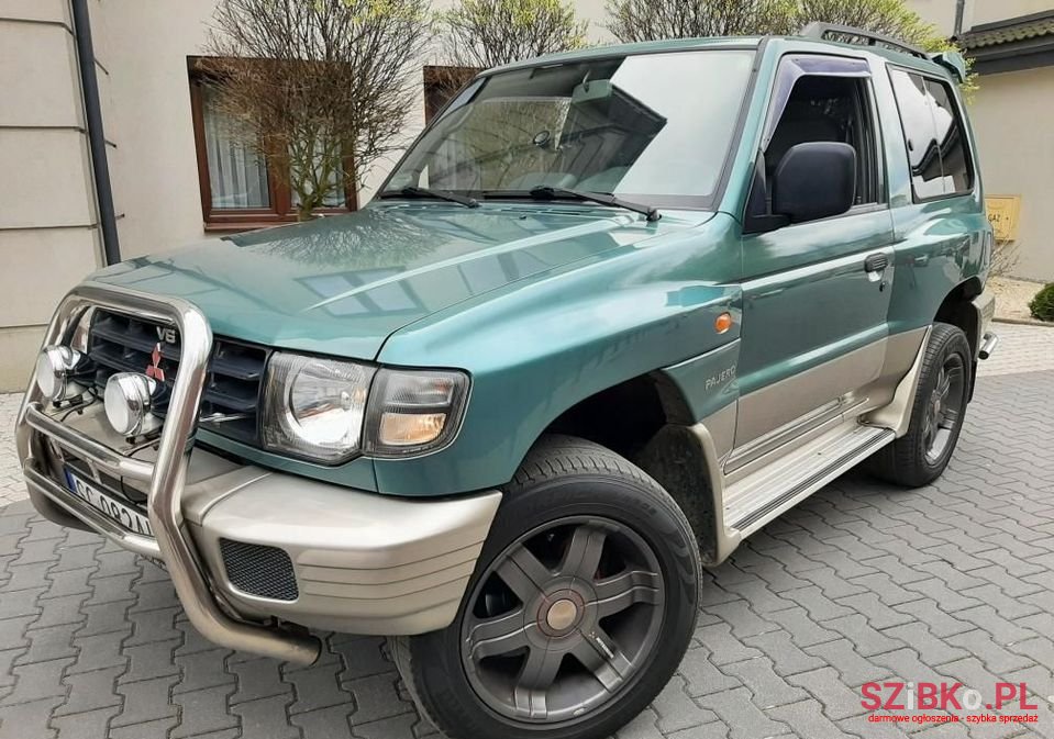 1998' Mitsubishi Pajero photo #1