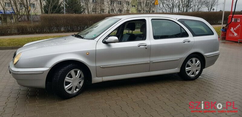 2000' Lancia Lybra photo #1