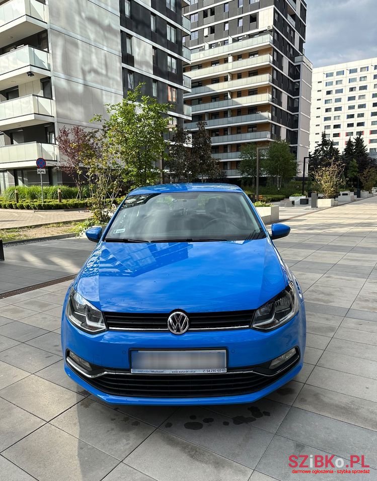2016' Volkswagen Polo photo #2