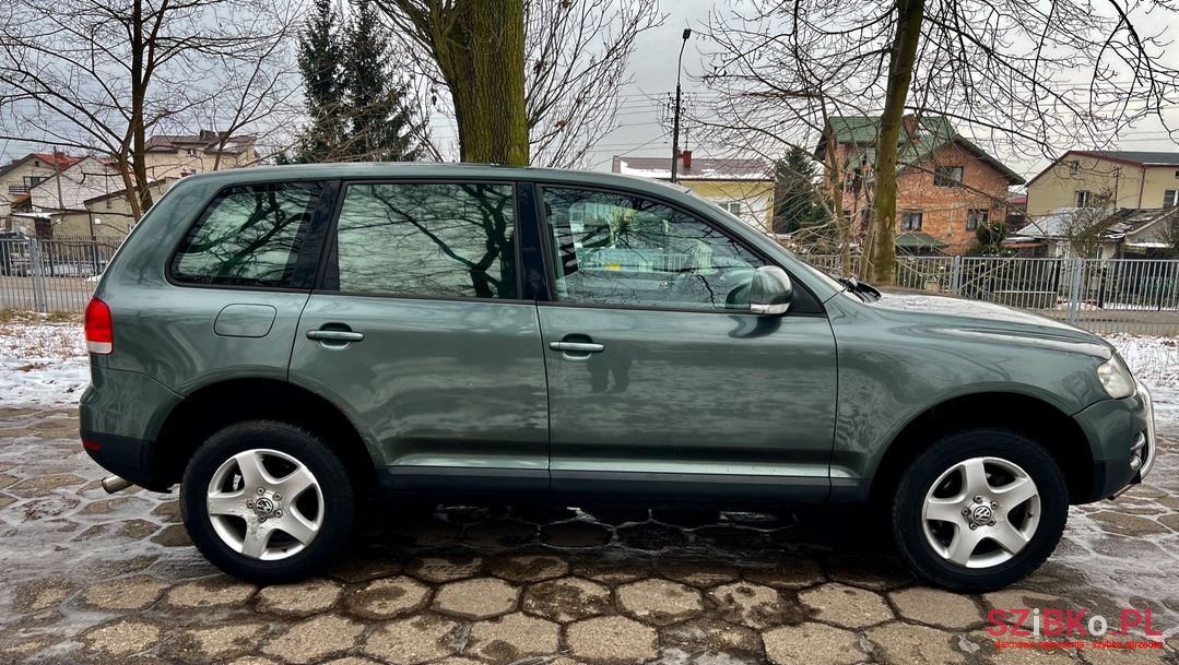 2003' Volkswagen Touareg photo #4