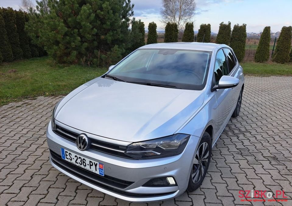 2017' Volkswagen Polo photo #2