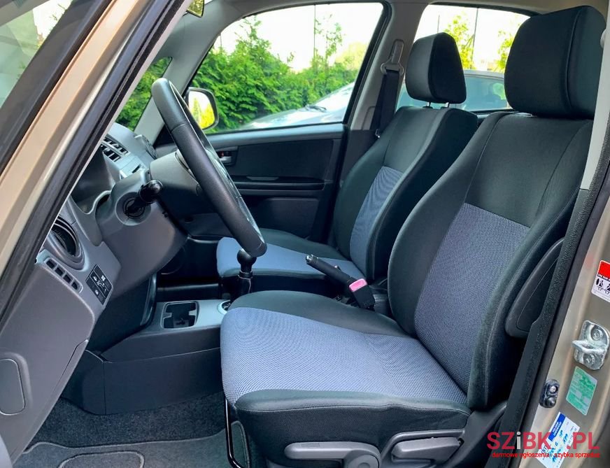 2008' Fiat Sedici photo #3