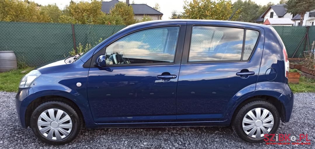 2005' Daihatsu Sirion photo #6