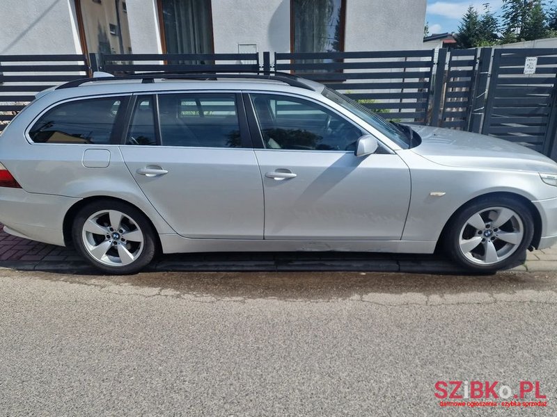 2006' BMW 5 Series 530D Touring photo #4