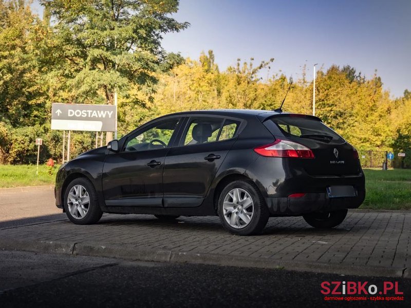 2011' Renault Megane photo #3