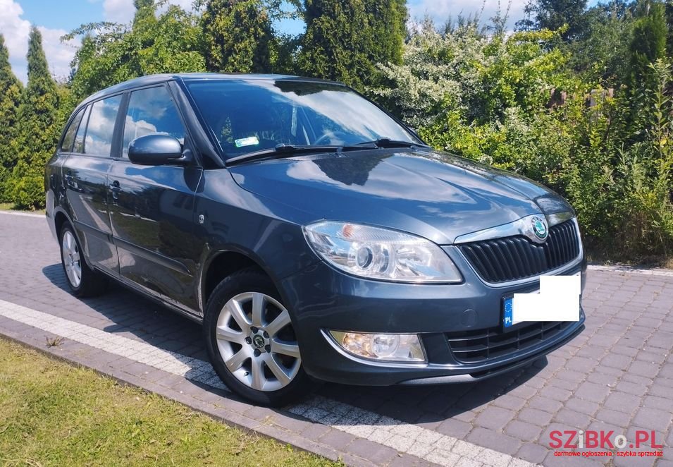 2011' Skoda Fabia photo #2