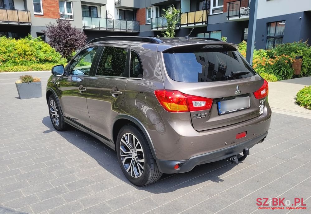 2016' Mitsubishi ASX photo #2