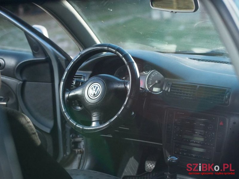 2002' Volkswagen Passat photo #6