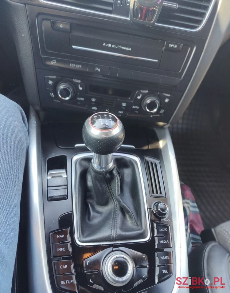 2010' Audi Q5 photo #5