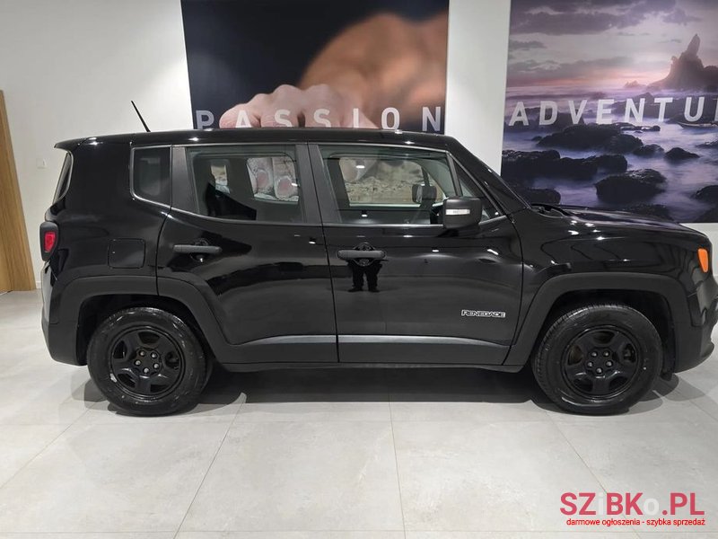 2016' Jeep Renegade photo #4